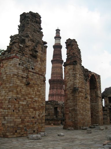 Hình ảnh Ruins Surrounding the Qutub Minar.jpg - Qutub