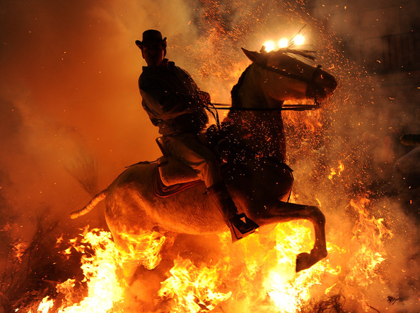 Hình bài viết Lễ hội  Las Luminarias kỳ lạ ở Tây Ban Nha