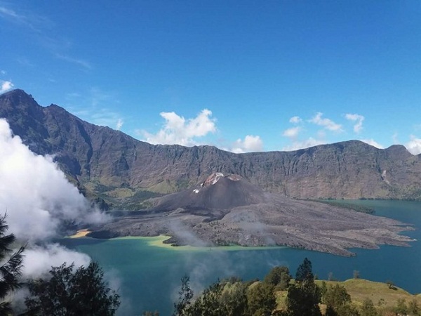 Hình bài viết 3 ngày trekking núi lửa Rinjani đang hoạt động ở Indonesia