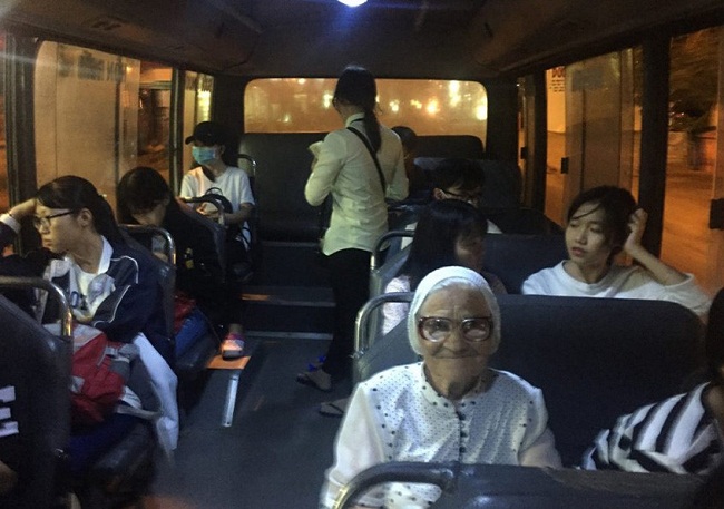 Hình bài viết Bà cụ 89 tuổi một mình du lịch từ Nga sang Việt Nam nghỉ mát