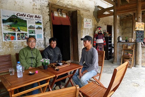Hình bài viết Yasushi Ogura và quán cà phê Cực Bắc cho người Lô Lô