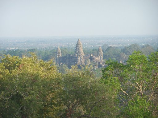 Hình ảnh Phnom Bakheng nhin tu xa.jpg - Phnom Bakheng