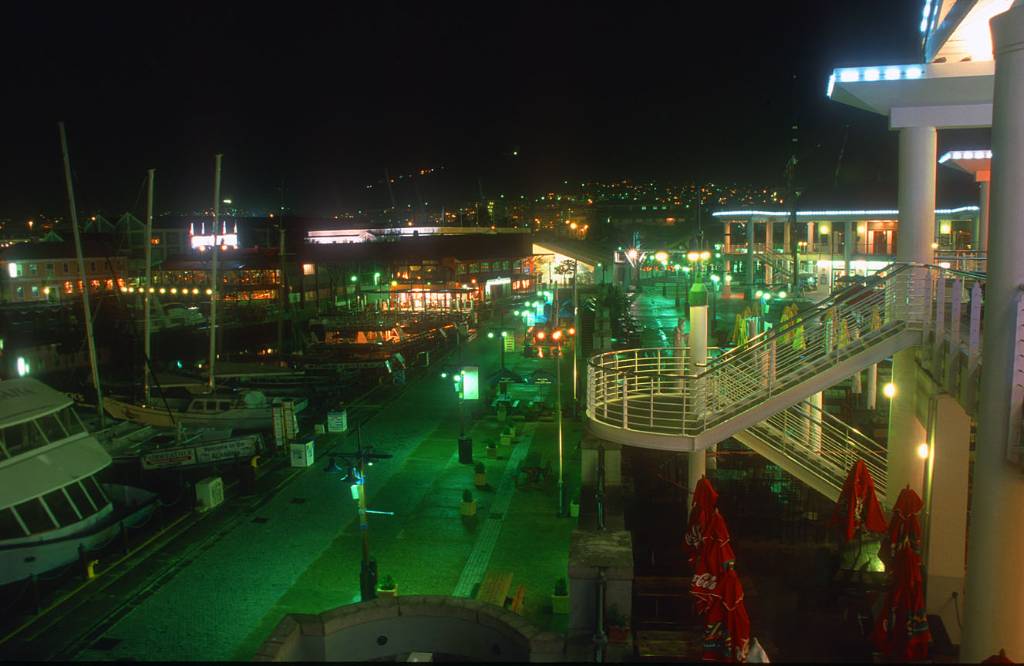 Hình ảnh Cape Town về đêm - Nam Phi