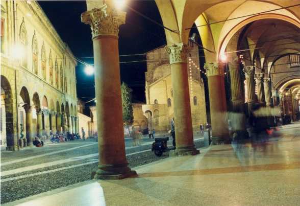 Hình ảnh Bologna ban đêm - Bologna