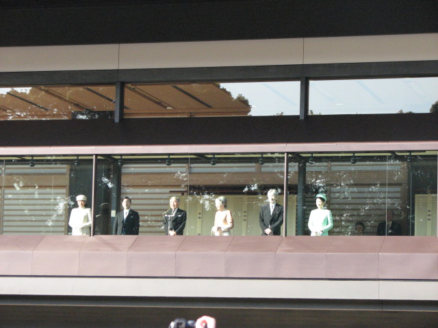 Hình ảnh Gia đinh hoàng gia Nhật Bản tiếp dân - Cung điện Hoàng gia