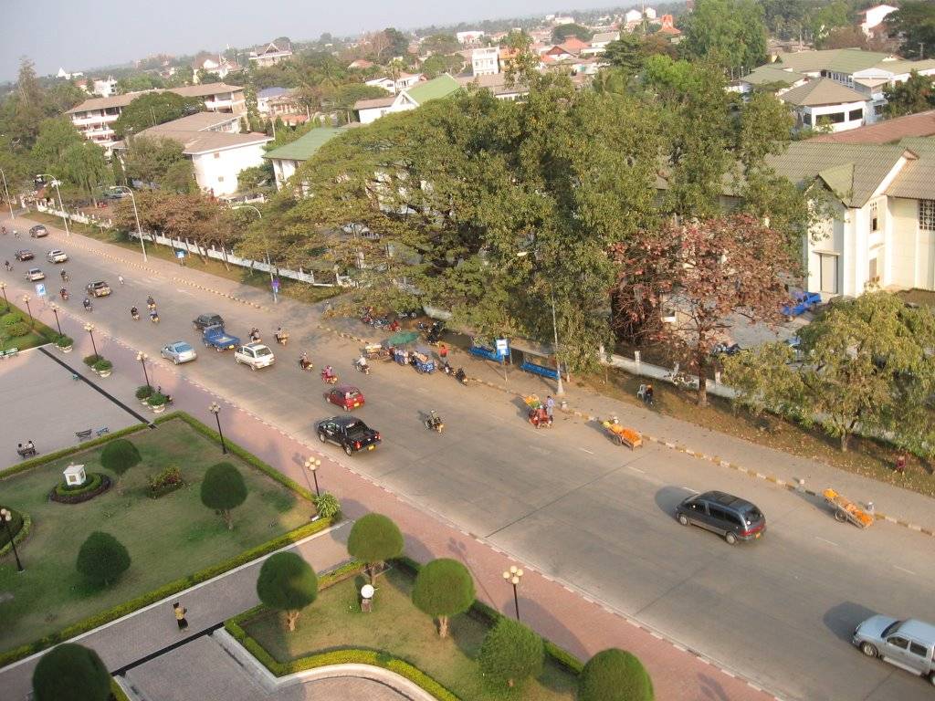 Hình ảnh Đường phố Viêng Chăn nhìn từ Patpuxay - Lào