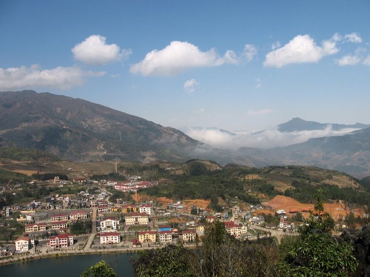 Hình ảnh Thị trấn Sapa nhìn từ đỉnh núi Hàm Rồng - Sapa