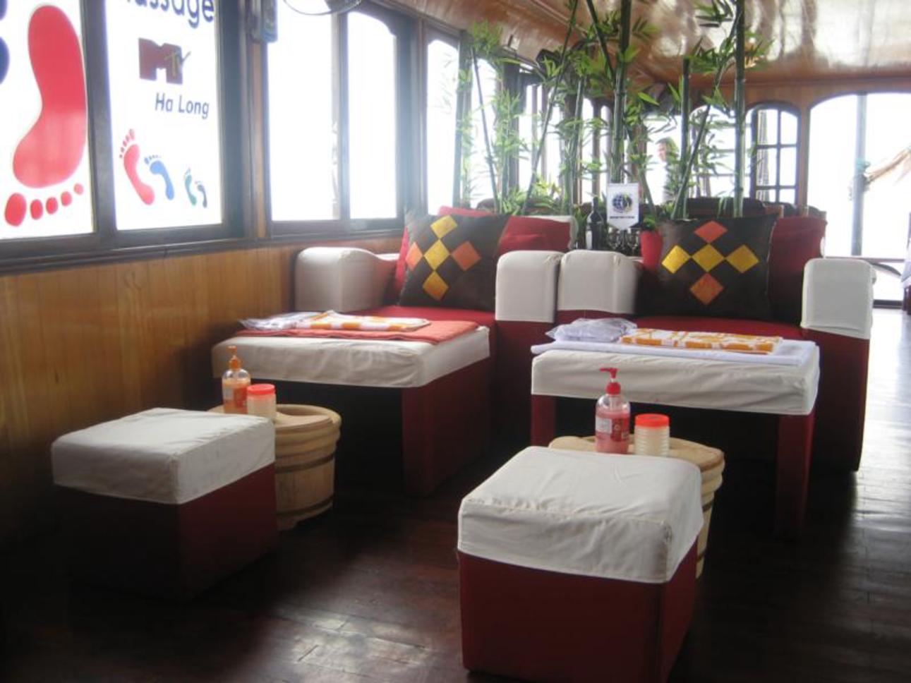 Hình ảnh 13.Asia Cruise free foot massage - Hà Nội