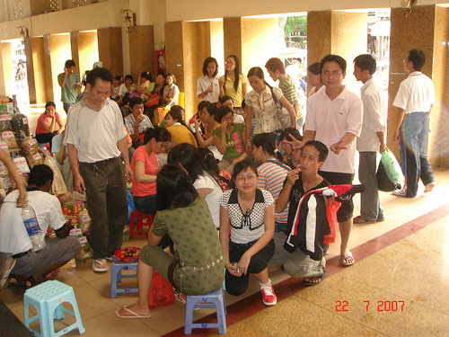 Hình ảnh Mua ban o mai.jpg - Chợ Đồng Xuân