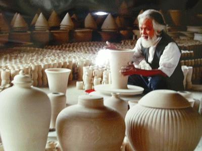 Hình ảnh Nghe nhan cao tuoi cua lang gom - by DHC.jpg - Làng gốm Bát Tràng