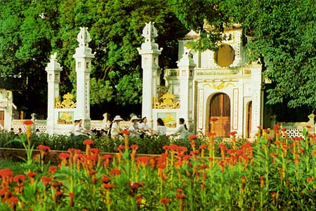 Hình ảnh Mặt trước Đền Quán Thánh - Đền Quán Thánh