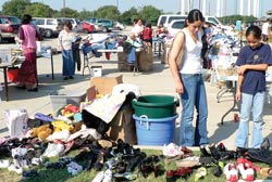 Hình bài viết Mua sắm ở... garage sale