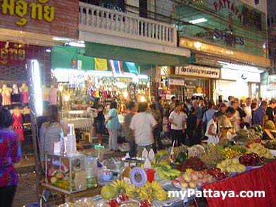 Hình ảnh Các loại trái cây phong phú ở Walking Street - Phố đi bộ Walking Street