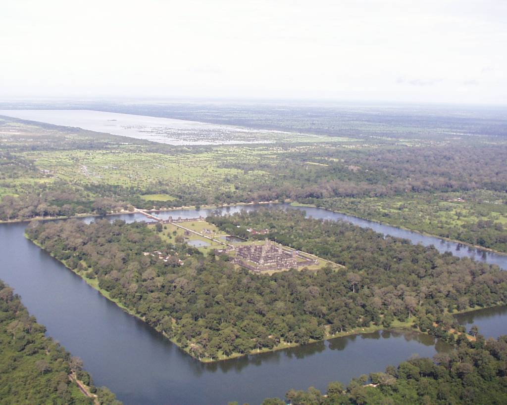 Hình ảnh Angkor wat nhin tu tren cao.jpg - Angkor Wat