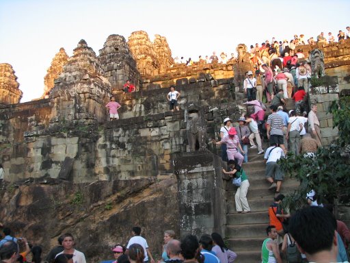 Hình ảnh Du khach ngam hoang hon  o Phnom Bakheng.JPG - Phnom Bakheng