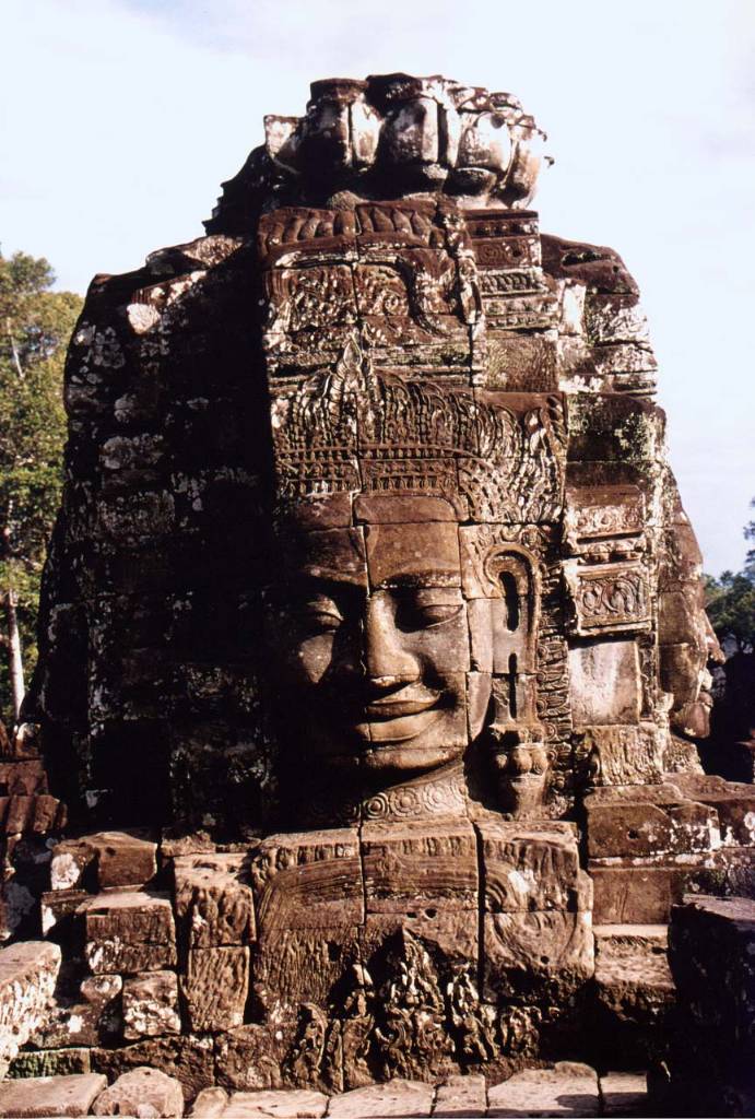 Hình ảnh Than 4  mat cuoi o Bayon.jpg - Siem Riep