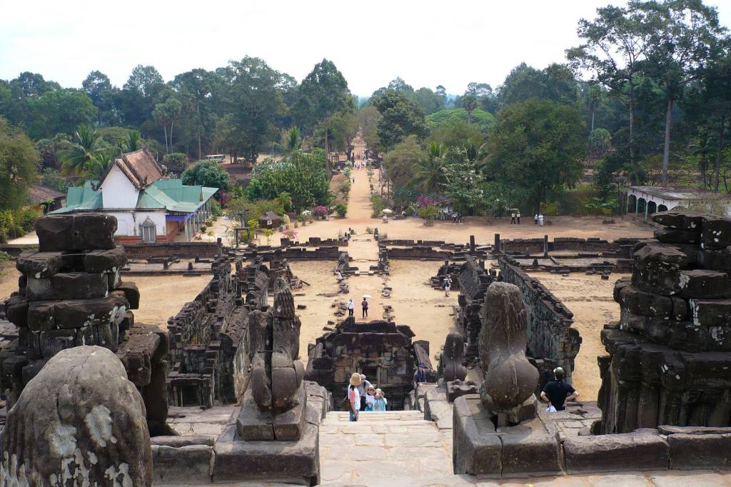 Hình ảnh Nhin tu Bakong.jpg - Bakong