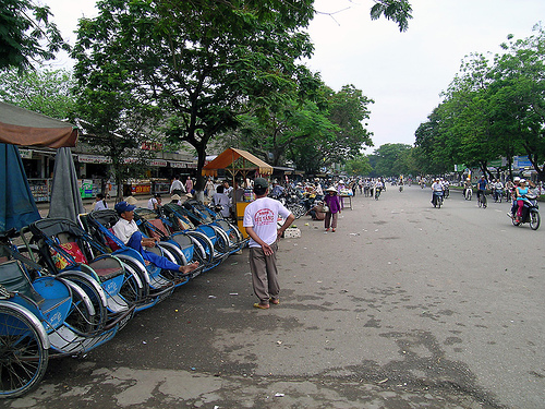 Hình ảnh xich lo truoc cho dong ba.jpg - Chợ Đông Ba