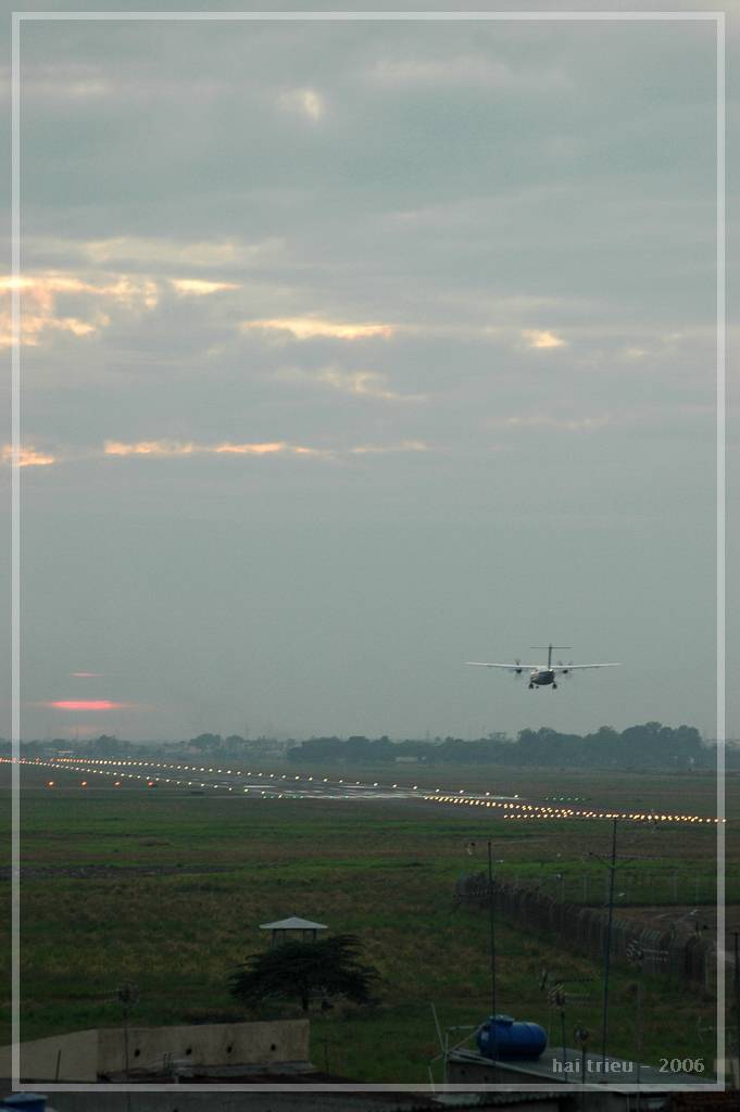 Hình ảnh duong bang tan son nhat nhin tu Runway.jpg - Cà phê Runway