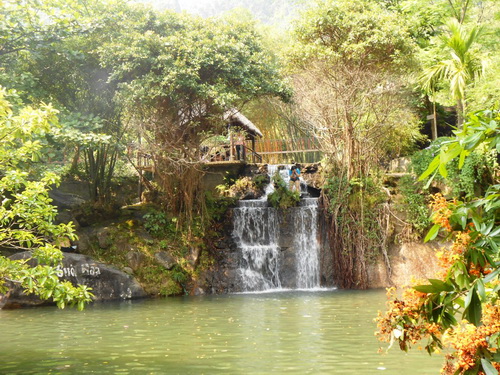 Hình bài viết Bềnh bồng suối Hoa