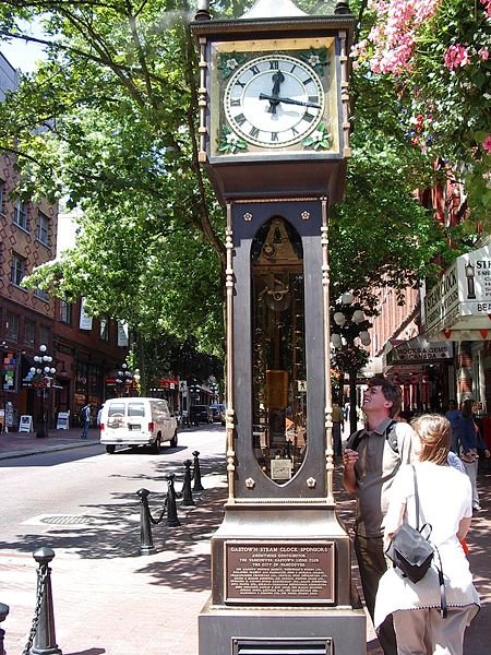 Hình ảnh Du khách ngắm đồng hồ - Gastown