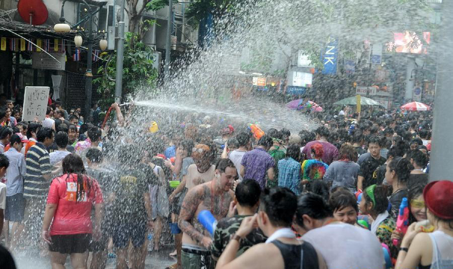 Hình bài viết Vui nhộn Tết Songkran té nước ở Thái Lan