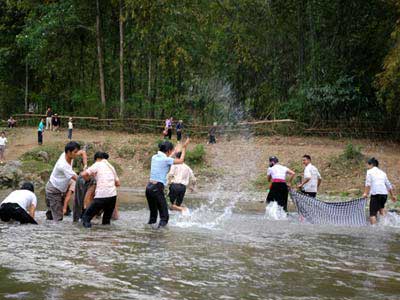 Hình ảnh Hoạt động trong lễ hội nàng Han - Miếu Nàng Han