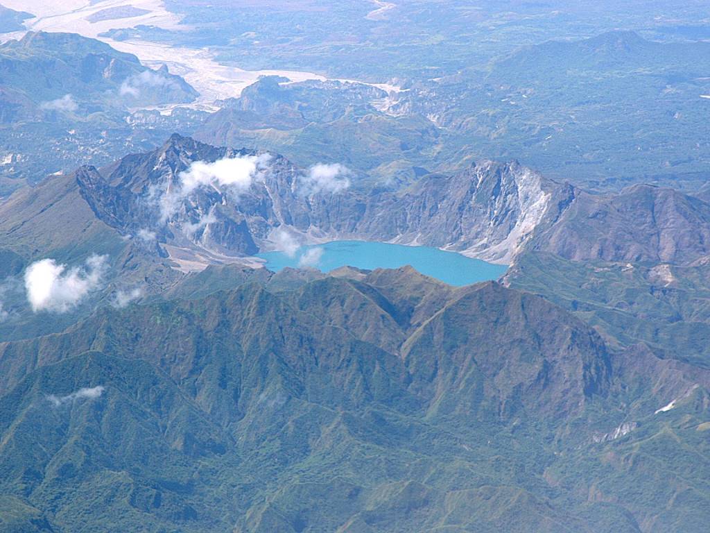 Hình ảnh MtPinatubo nhin tu tren cao.jpg - Núi lửa Pinatubo