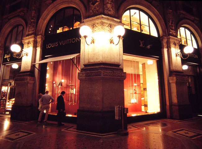 Hình ảnh Shop tại Hình vuông vàng - Milan