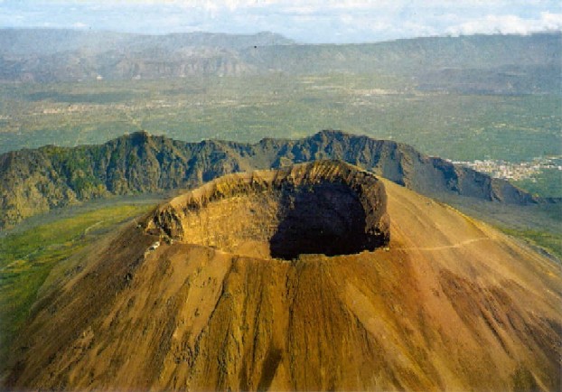 Hình ảnh  chụp trên cao vesuvio - Núi lửa Vesuvio
