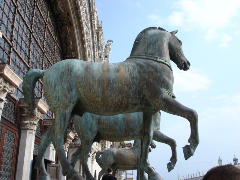 Hình ảnh Tượng phía trước nhà thờ San marco - Venice