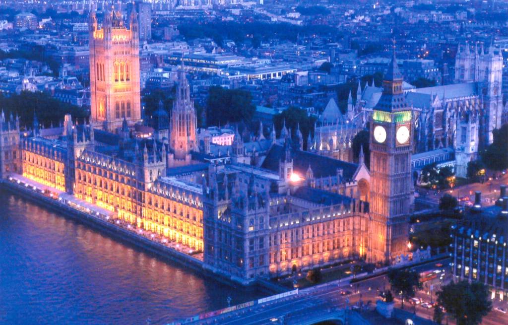 Hình ảnh Toàn bộ khung cảnh tòa tháp Bigben - Tháp đồng hồ Big Ben