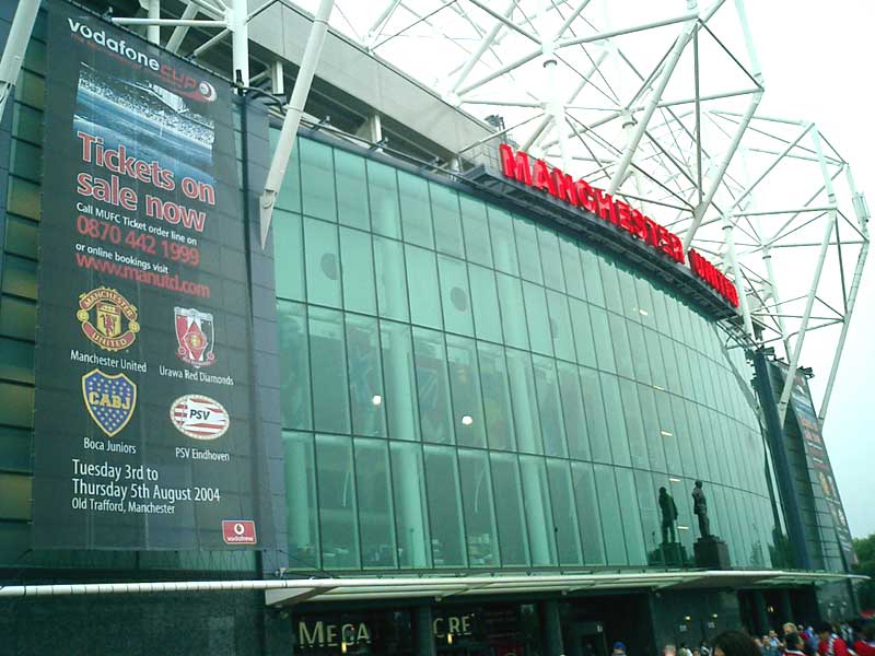 Hình ảnh Mặt trước sân vân động Old trafford - Sân vận động Old Trafford
