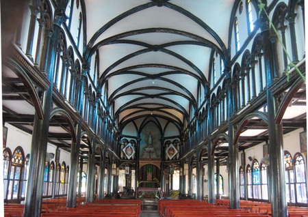 Hình ảnh Bên trong nhà thờ gỗ - Nhà thờ gỗ Kon Tum