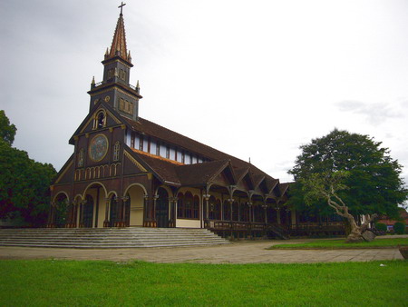 Hình ảnh Toàn cành nhà thờ gỗ - Nhà thờ gỗ Kon Tum