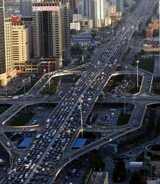 Hình ảnh Xe cộ tấp nập - Đường Nam Kinh