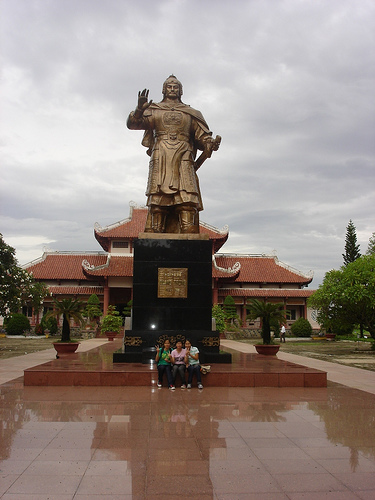 Hình ảnh Tượng đài vua Quang Trung - Bảo tàng Quang Trung