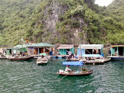 Hình ảnh LangChaiCuaVan2-TacgiaTuyPhong - Làng Chài Cửa Vạn