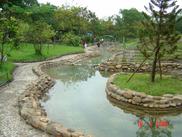 Hình ảnh Một nhánh của suối nước nóng. - Suối nước khoáng nóng Thanh Tân