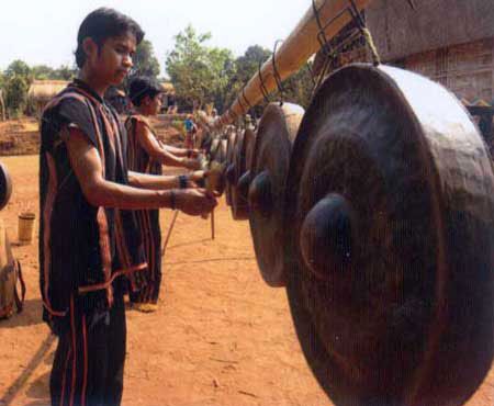 Hình ảnh Nguoi Bana danh cong chieng - Kon Tum