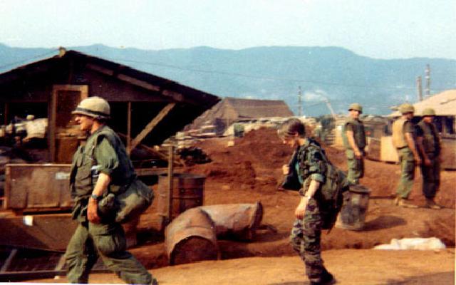 Hình ảnh Linh My tai Lang Vay - Khu căn cứ quân sự Khe Sanh