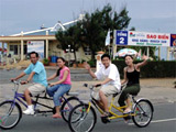 Hình bài viết Dạo biển Vũng Tàu cùng xe đạp đôi