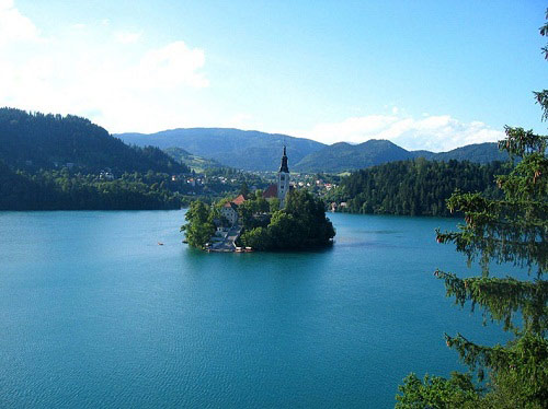 Hình bài viết "Giọt nước mắt" diễm lệ giữa hồ Bled