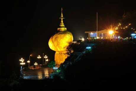 Hình bài viết Chênh vênh Hòn Đá Vàng Myanmar