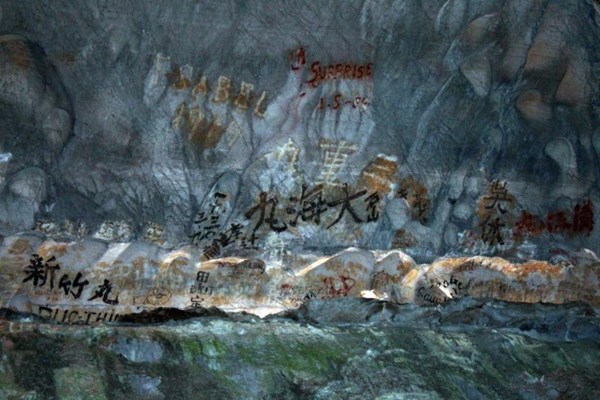 Hình bài viết Xóa sạch chữ Trung Quốc trong hang Đầu Gỗ