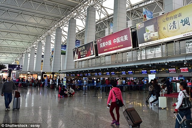 Hình bài viết Sân bay Trung Quốc cho nam giới xếp hàng riêng