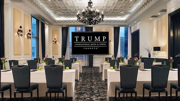 Hình bài viết Tham quan khách sạn mang tên Trump