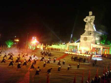 Hình ảnh 6_320x200 - Tượng đài Anh hùng dân tộc Quang Trung