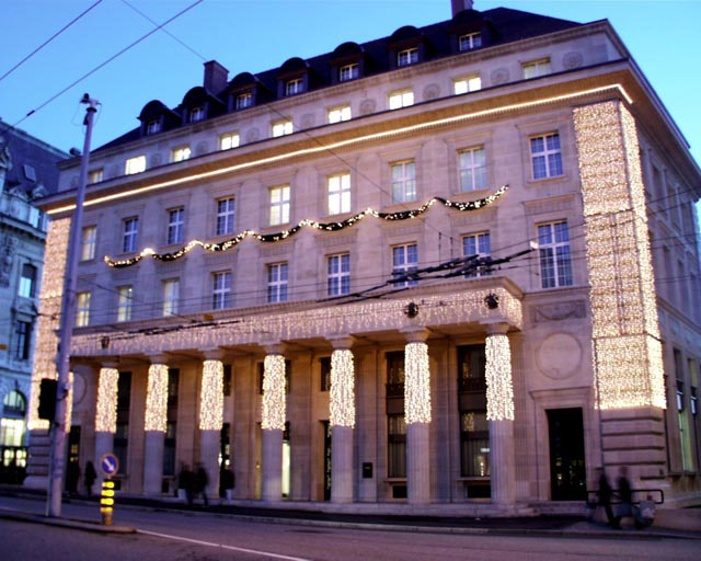 Hình ảnh Nhà Bank UBS Lớn Nhất Tại Thành Phố Lausanne - Thụy Sỹ