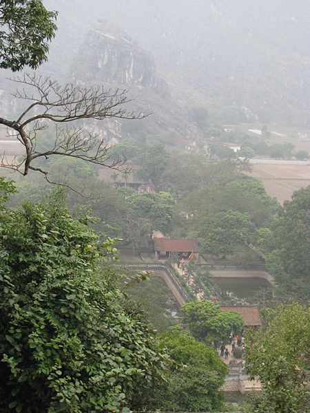 Hình ảnh Đền vua Đinh nhìn từ Mã Yên Sơn - Cố đô Hoa Lư